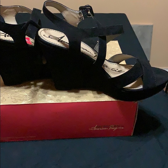 Black suede wedges w/crisscross straps - Picture 4 of 4